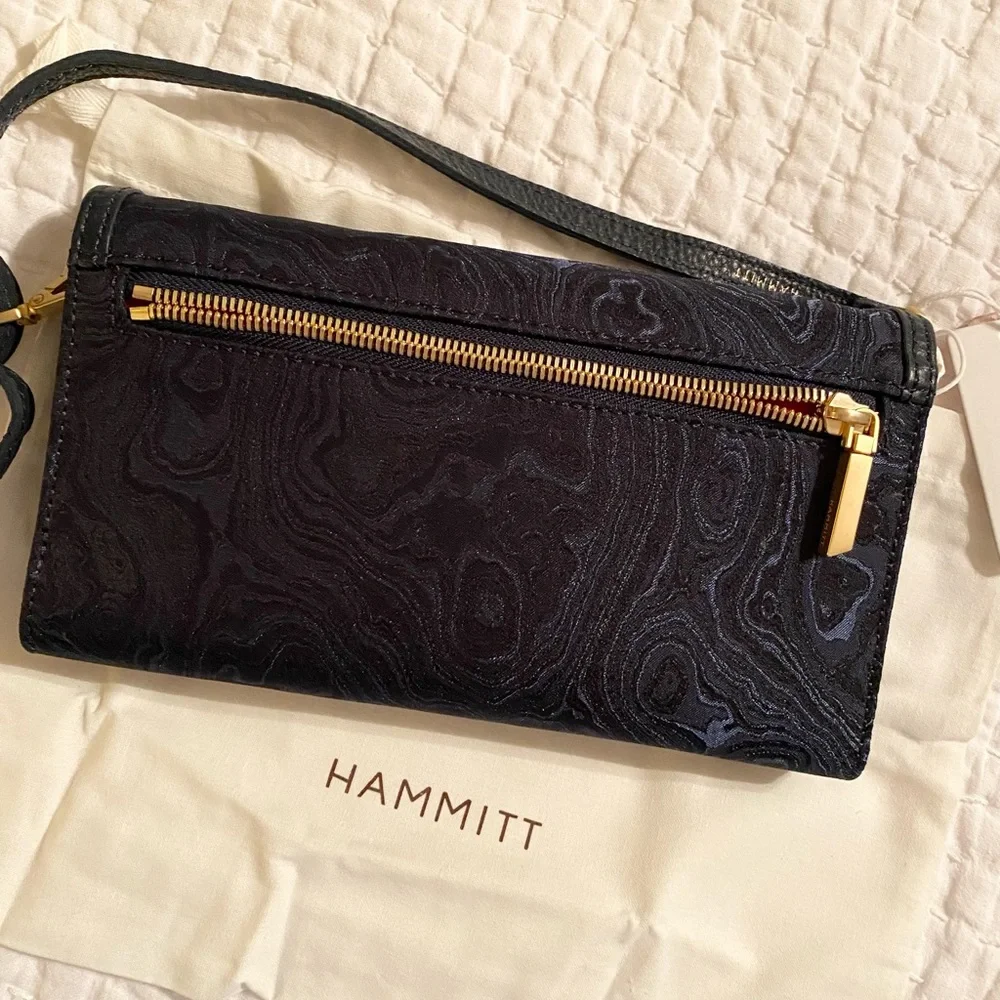 Hammitt AJ Crossbody
Clutch Satin Tides
Brushed Gold Clutch - Picture 8 of 12